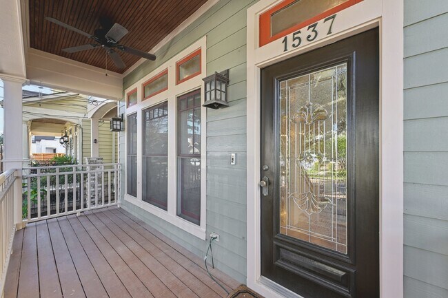 Photo - 1537 Alexander St