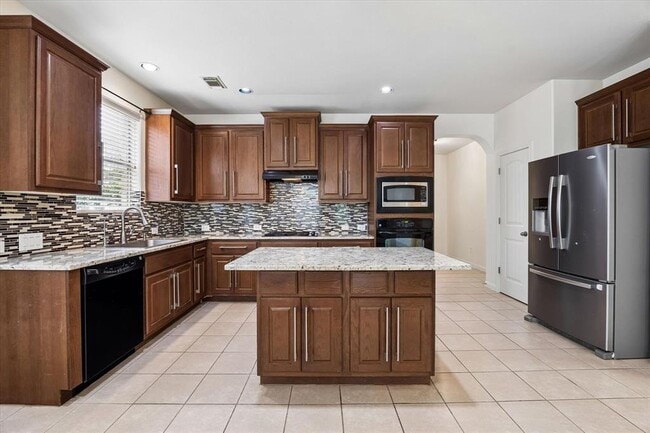 Photo - 206 Saddle Ridge Dr