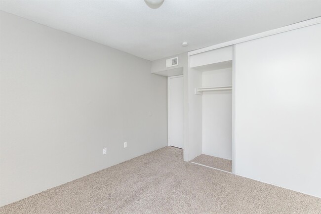 Building Photo - 18001 Cypress Trace Rd Unit 607