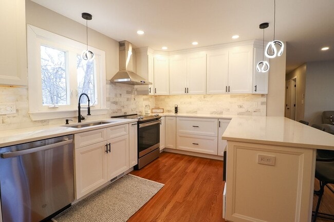Photo - 14 Donat Dr