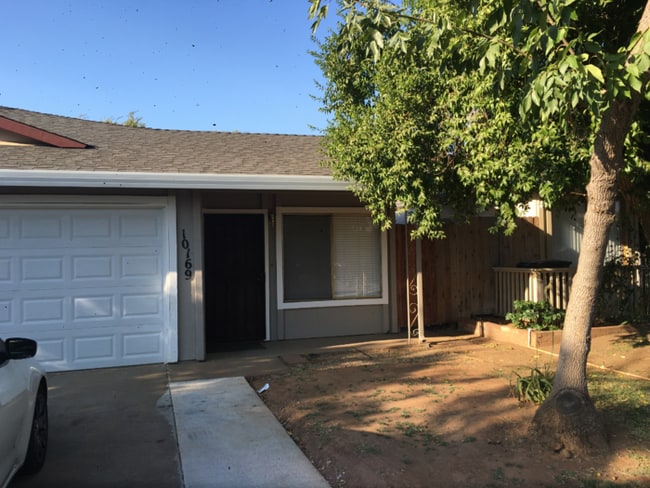 Building Photo - Charming 2-Bedroom Duplex in Cordova Towne West