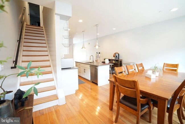 Building Photo - 341 Cantrell St