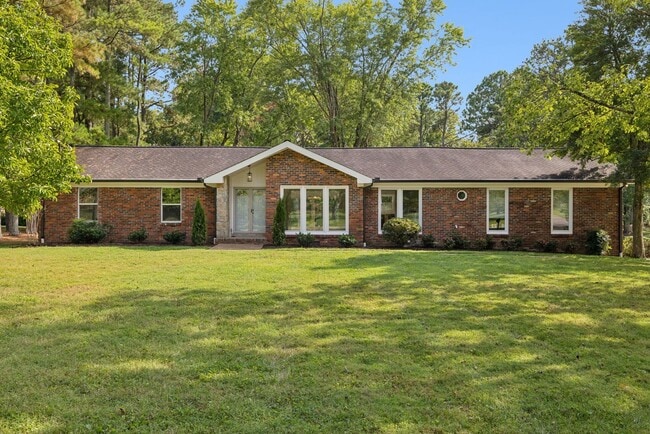 Building Photo - Completely renovated ranch 4BR/4BA ranch h...