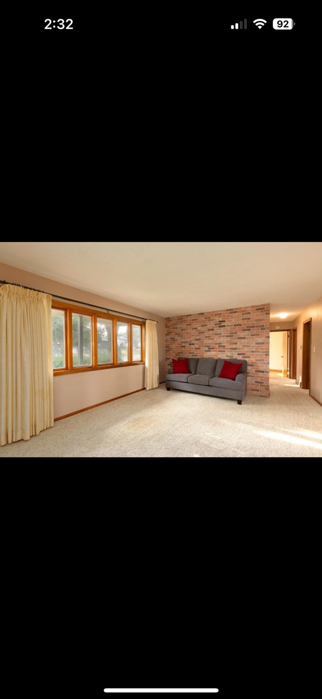 Photo - 2787 Crestline Ave