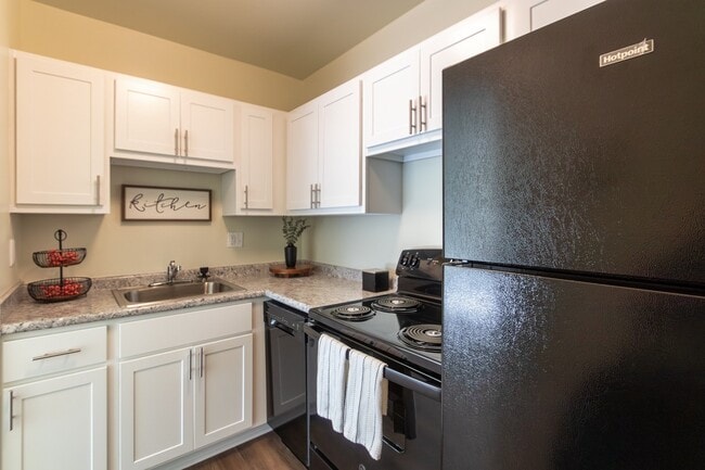 Photo - Romaine Court