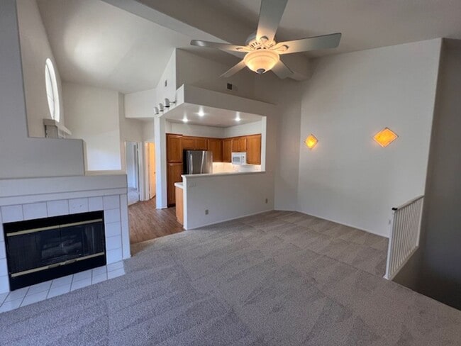 Building Photo - Spacious 2 Bedroom, 2 Bathroom Town Home w/ Attached Garage! Andria of UTC