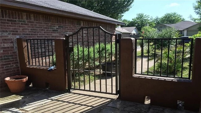 Photo - 512 Maplecreek Dr