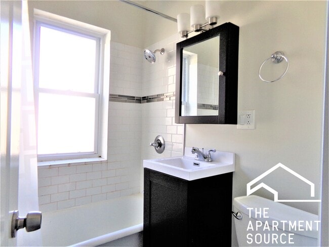 Photo - 2129 N Dayton St Unit 304