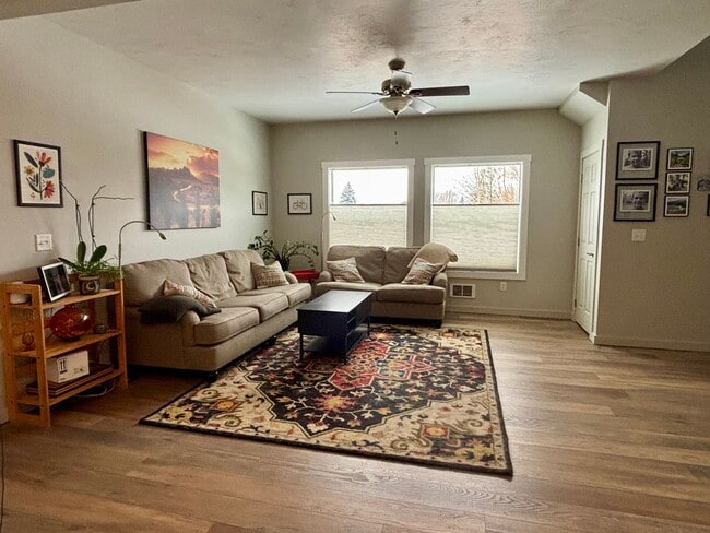 Photo - Victor - 4BR 3.5 Bath Townhouse Attached Garage