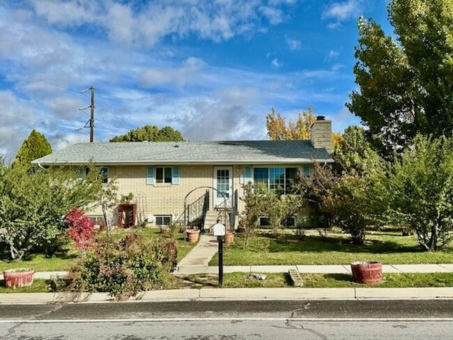 Building Photo - Cute 3 bedroom, 2 bath home!