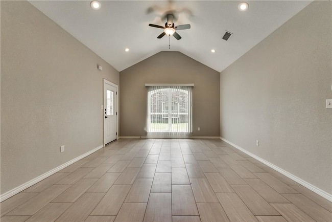 6037 Jennings Dr