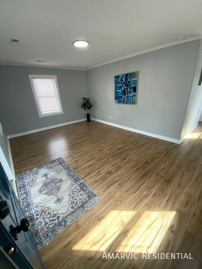 Photo - 3625 S Walnut St