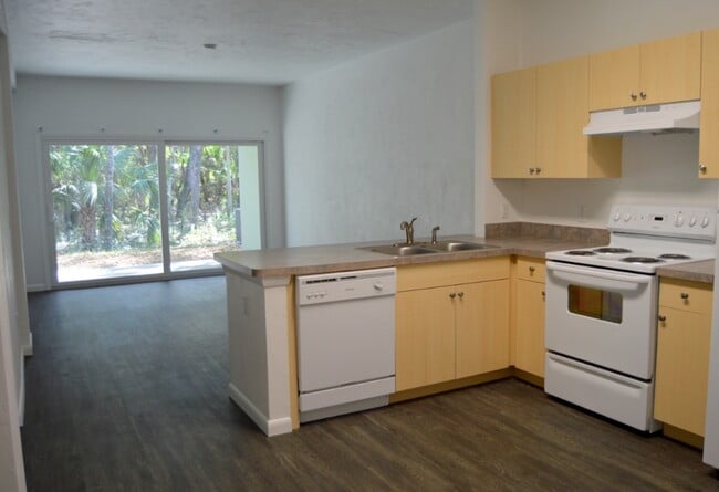Building Photo - 1800 vics way Unit Grand Oaks Apartments of NSB