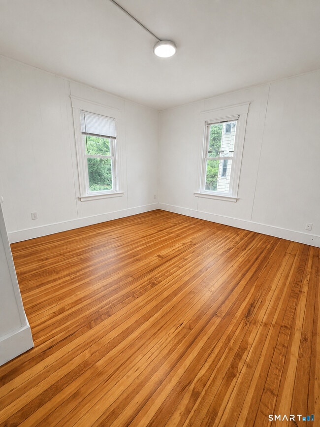 Photo - 18 Buell St Unit 3