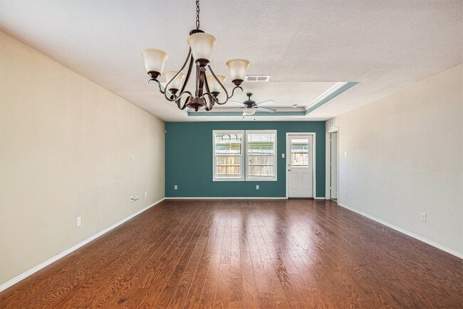 Photo - 304 Chert Ln