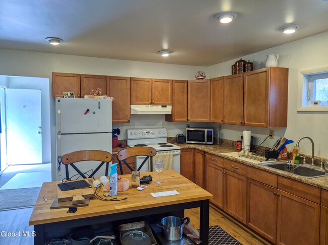 Photo - 524 Maple Ave Unit 8