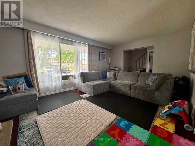 Photo - 906 Cecylia Ct