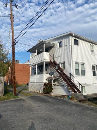Photo - 137 W King St Apartment
