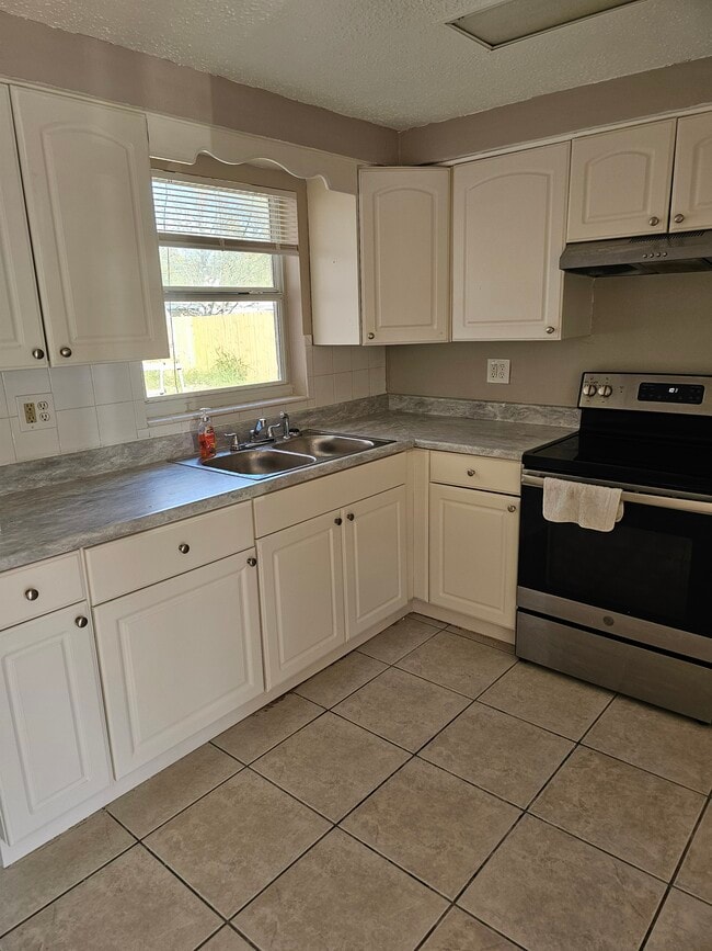 Photo - 4911 Lake Ridge Ln