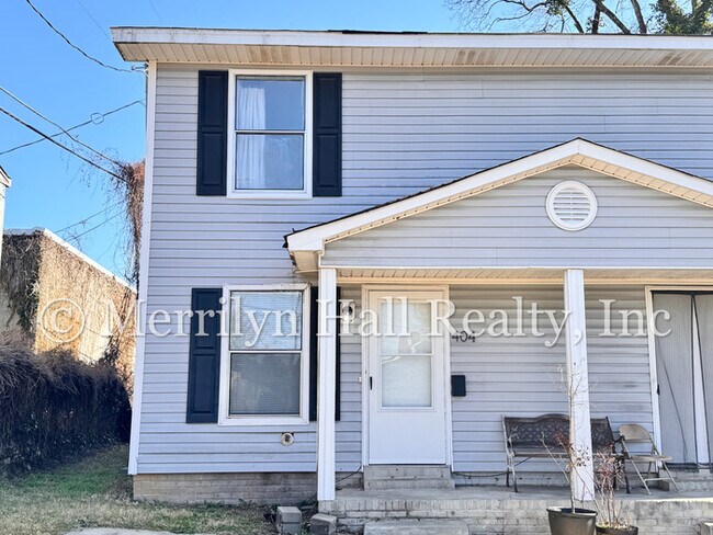 Building Photo - Freshly Updated 2BR/1.5BA Rosewood Duplex
