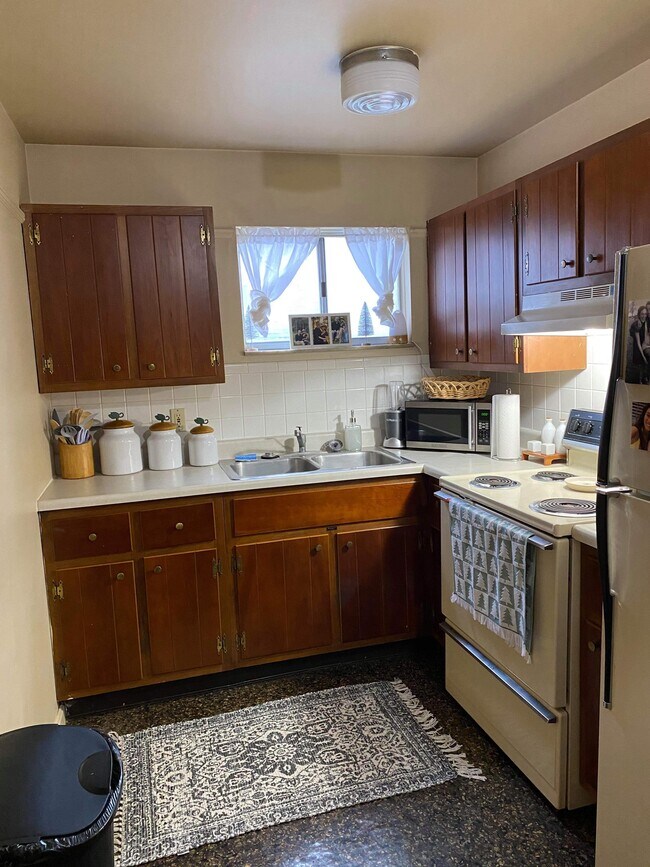 Photo - Roberts Apartments