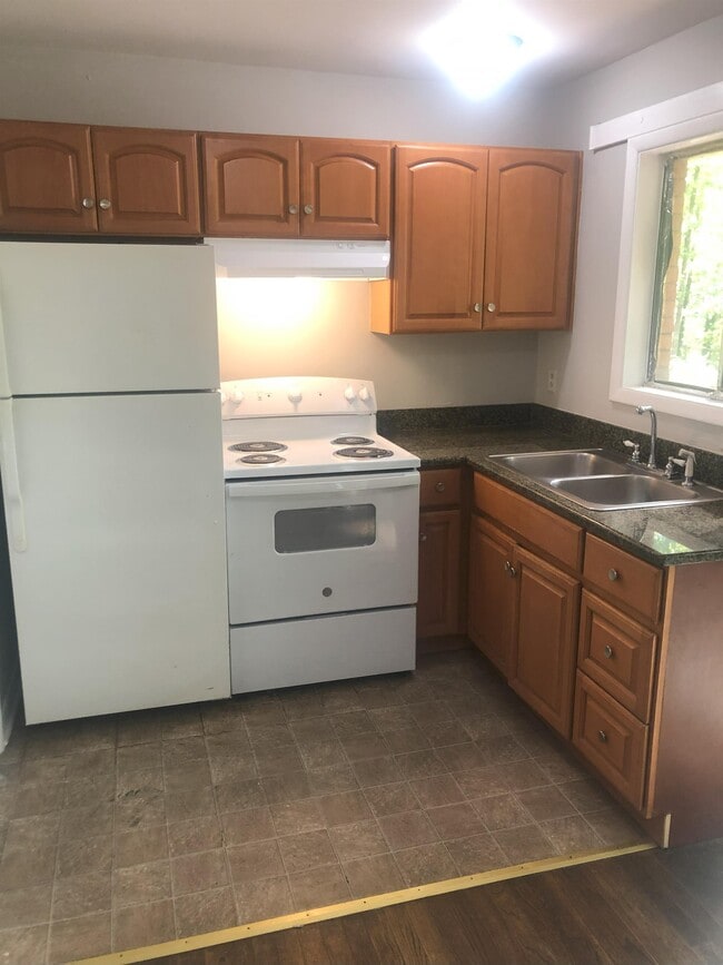 Photo - 622 Camrose Dr