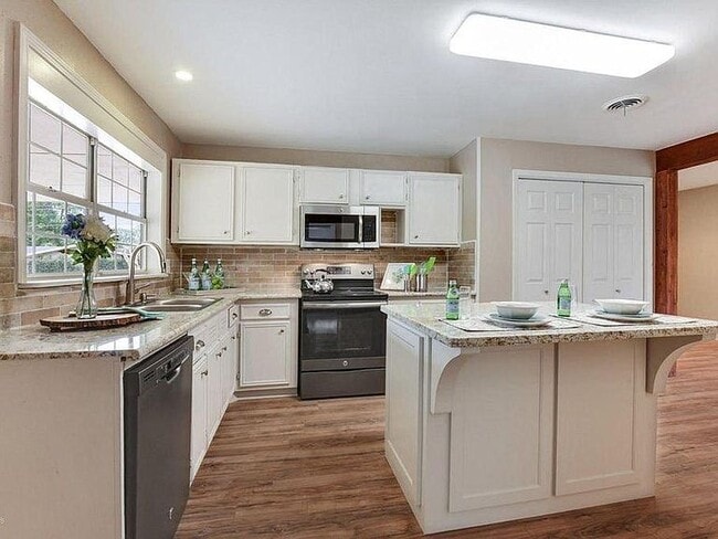 Photo - 162 Grand Ave