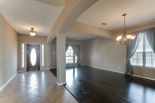 Photo - 5803 Cedar Field Way