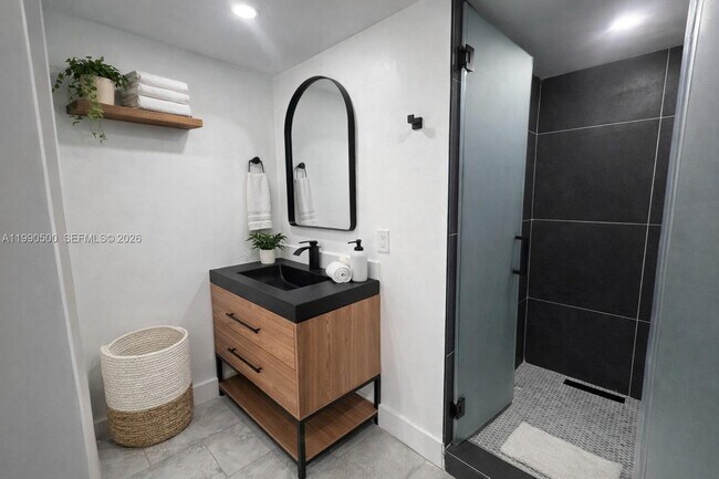 Photo - 7735 Byron Ave Unidad 1