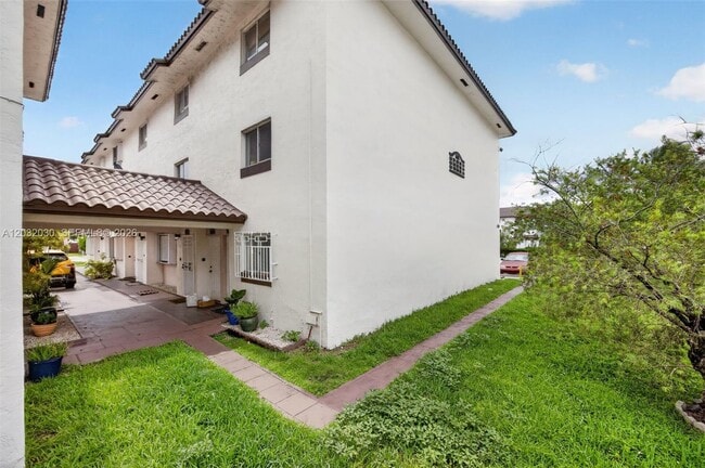 Building Photo - 800 SW 104th Ct Unit A-103