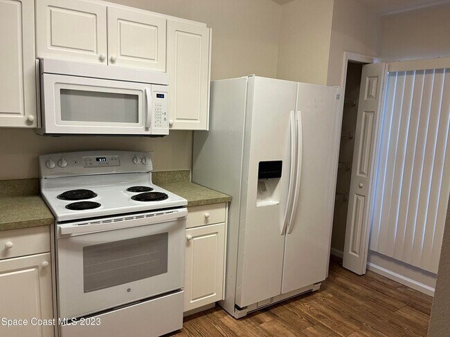 Photo - 1070 Luminary Cir