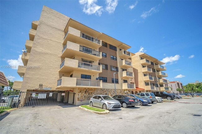 Building Photo - 5249 NW 7th St Unit 416