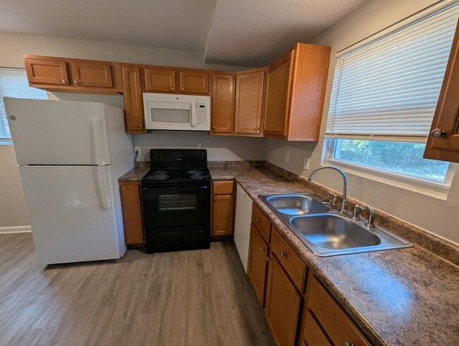 Building Photo - Fresh Updates and Flexible Space in Florissant