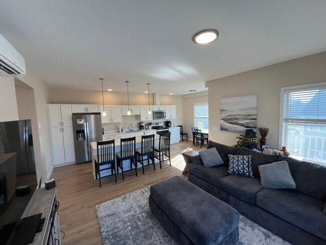 Building Photo - 28 Pacer Way Unit 310