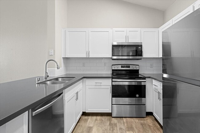 Building Photo - Veridian at South Meadows Rental