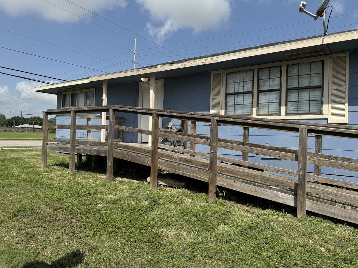 Photo - 1645 Clare Dr