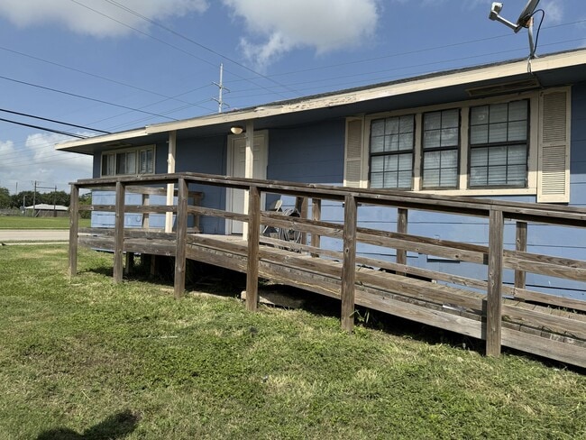 Building Photo - 1645 Clare Dr