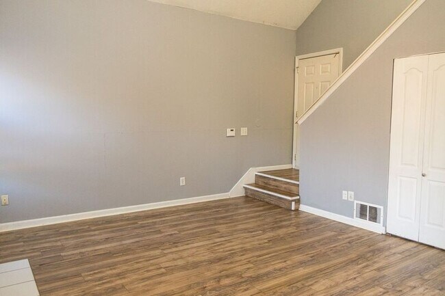 Photo - 201 N Lovell Ave Unit B