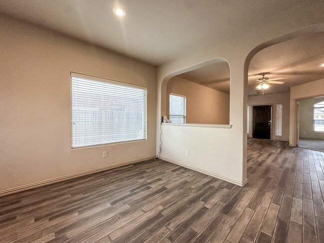 Photo - 7206 Raphael St