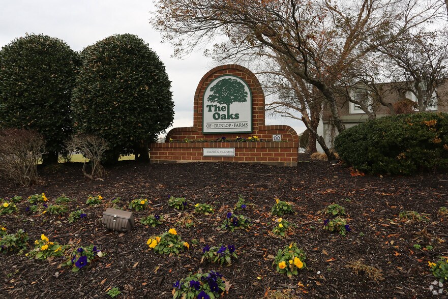 The Oaks of Dunlop Farms Apartments For Rent in Colonial Heights, VA