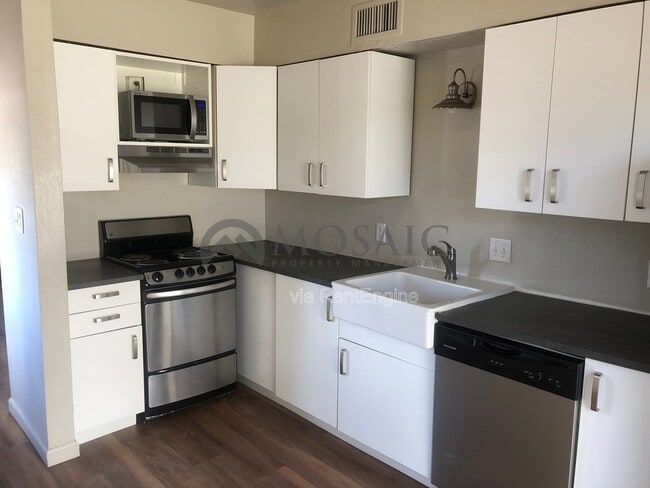 Photo - 1204 S McClintock Dr Unidad A
