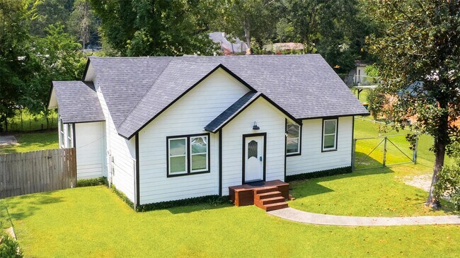 Building Photo - 1010 Long St