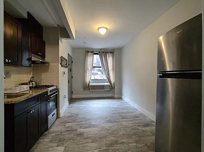 Photo - 556 W 161st St Unit 1