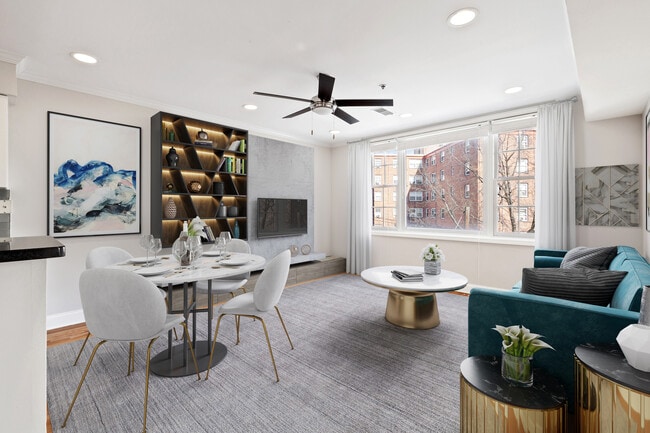 Photo - Courtyard at Jefferson