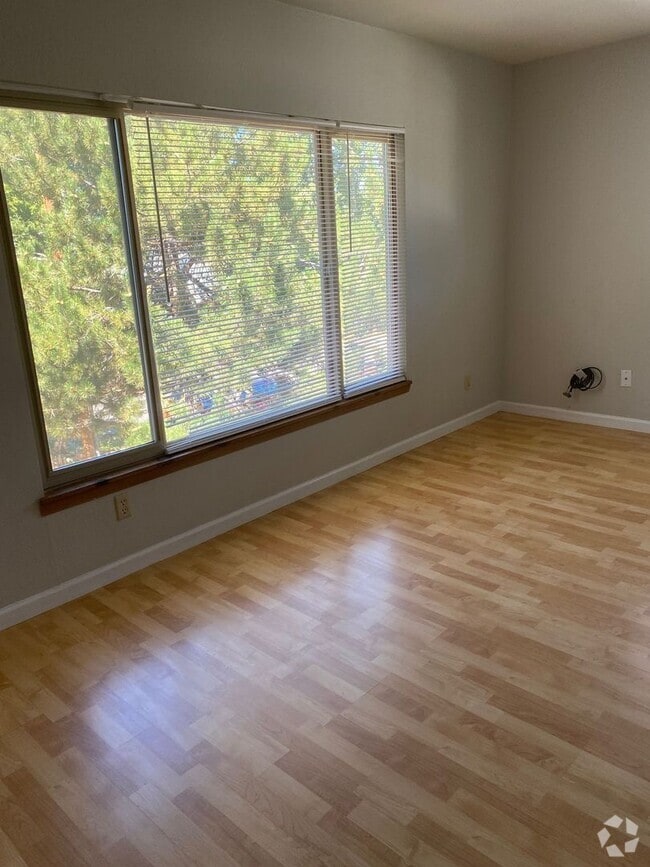 Building Photo - Hockett - 2511-2513 Bly - PM 03072022 Unit 2511 Bly St Rental