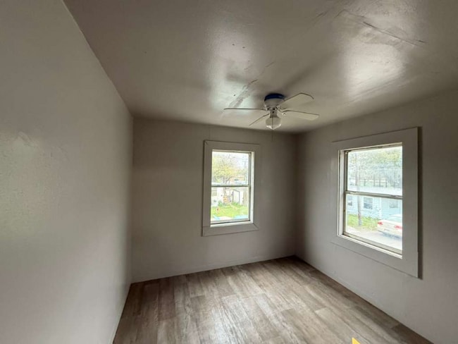 Photo - 613 N Eye St