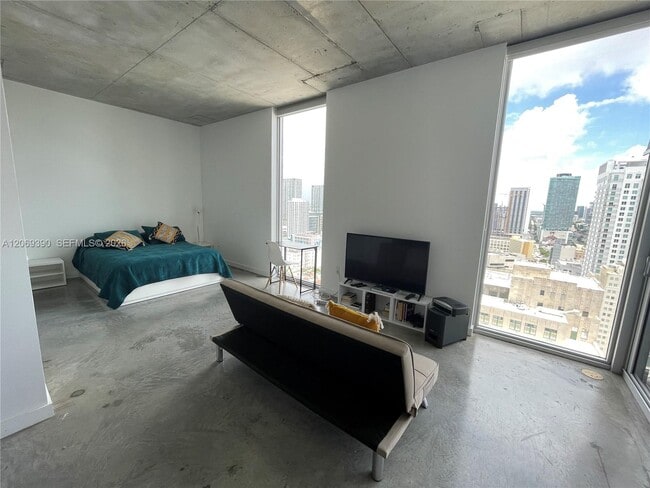 Photo - 151 SE 1st St Unidad 3004