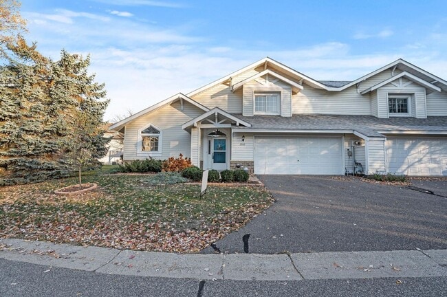 Building Photo - rare woodbury upgraded 3 bedroom end unit townhouse!! One level living!