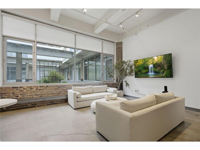 Photo - 700 N Washington Ave Unit 319