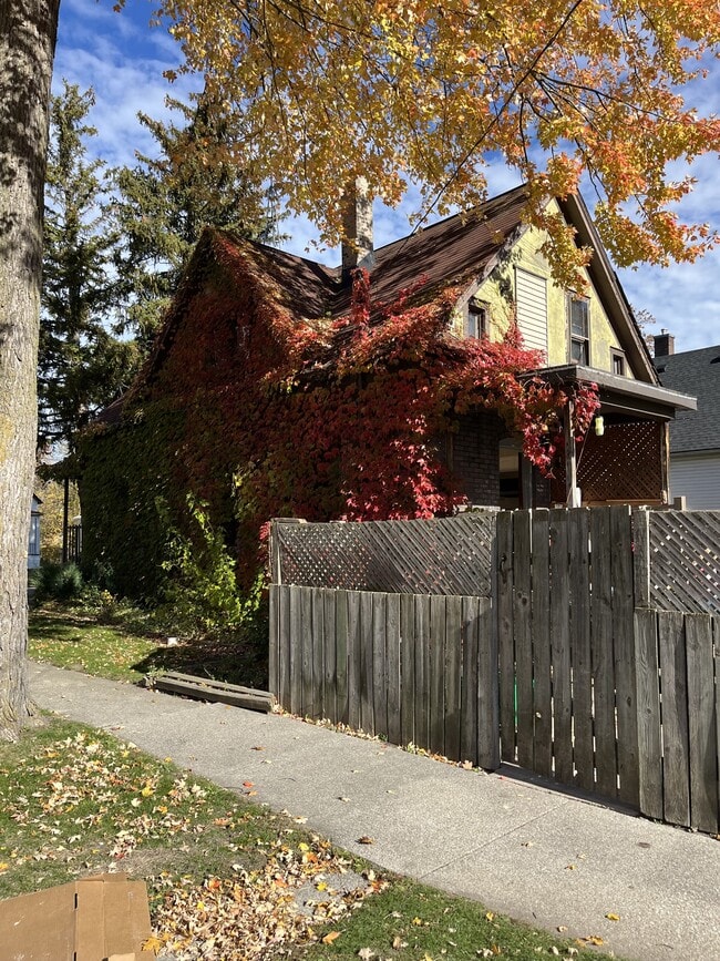 Photo - 1757 Wood St